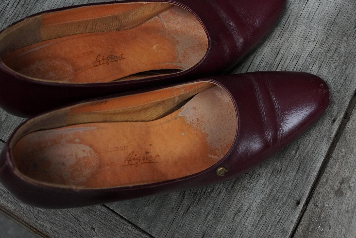 Vintage Etienne Aigner Heels Pumps Burgundy Oxblood Leather Gold A Logo Classic