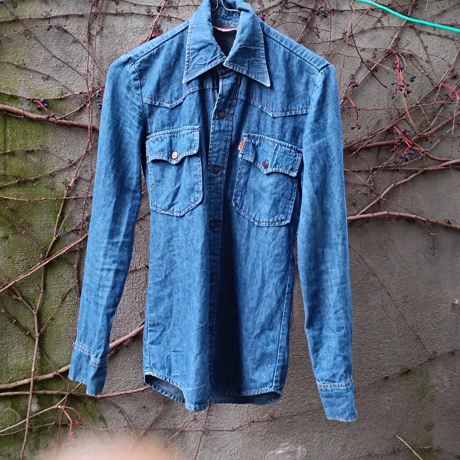 RARE 1973 Levi's Orange Tab Denim Shirt XS Western 70s Slim Fit Pearl Snap