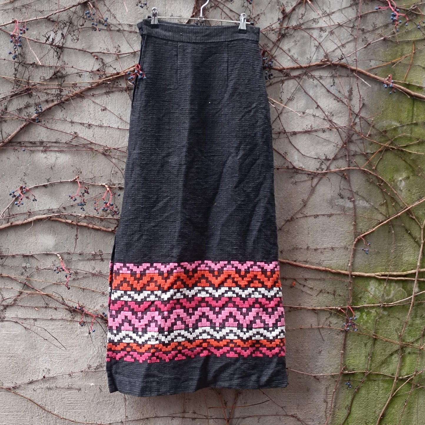 Vintage Knit Maxi Skirt S/XS | Boho Folk Patterned Hem | High Waist Black Knit