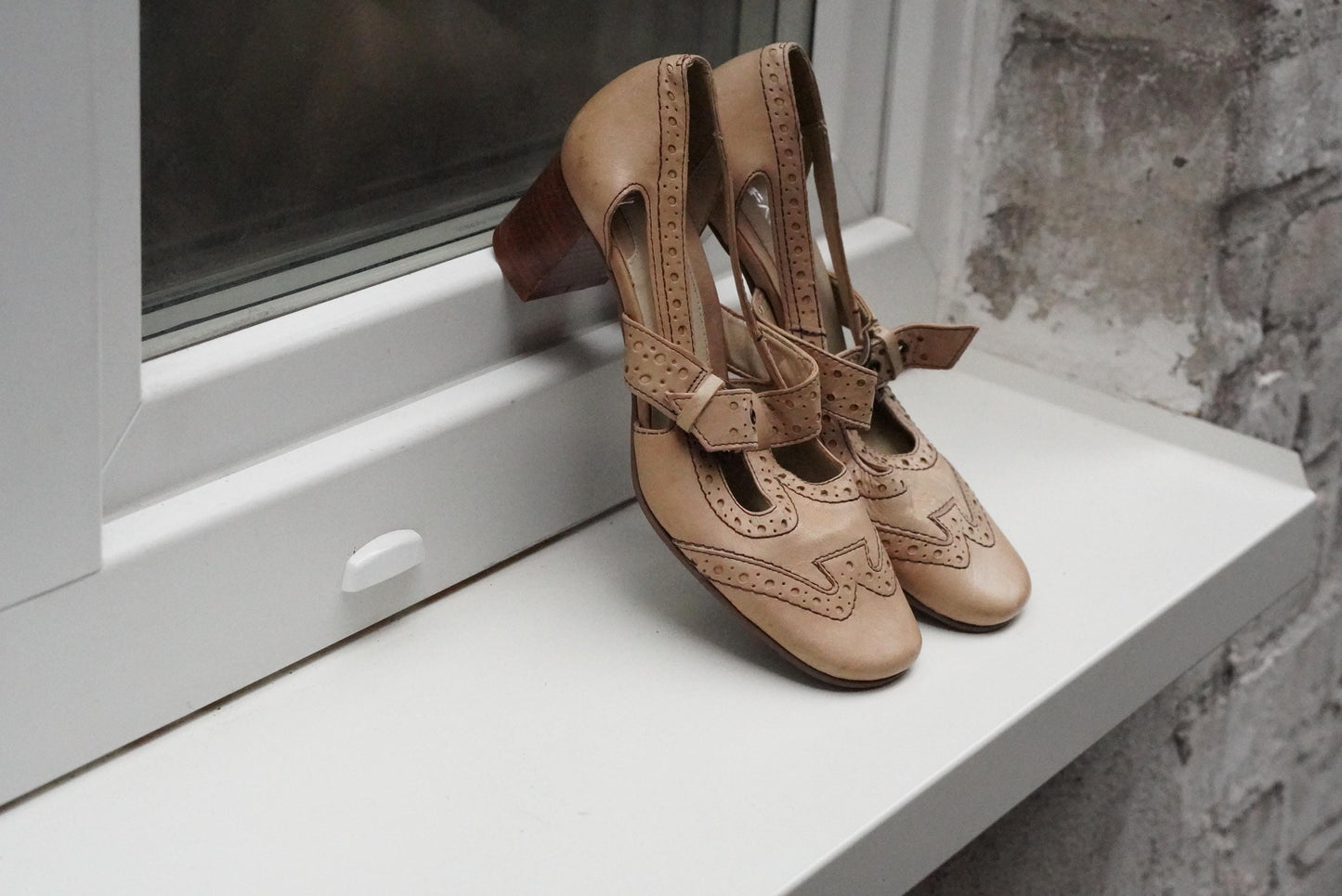 Fabiani Vintage Leather T Strap Brogue Heels Nude Pumps EU 36