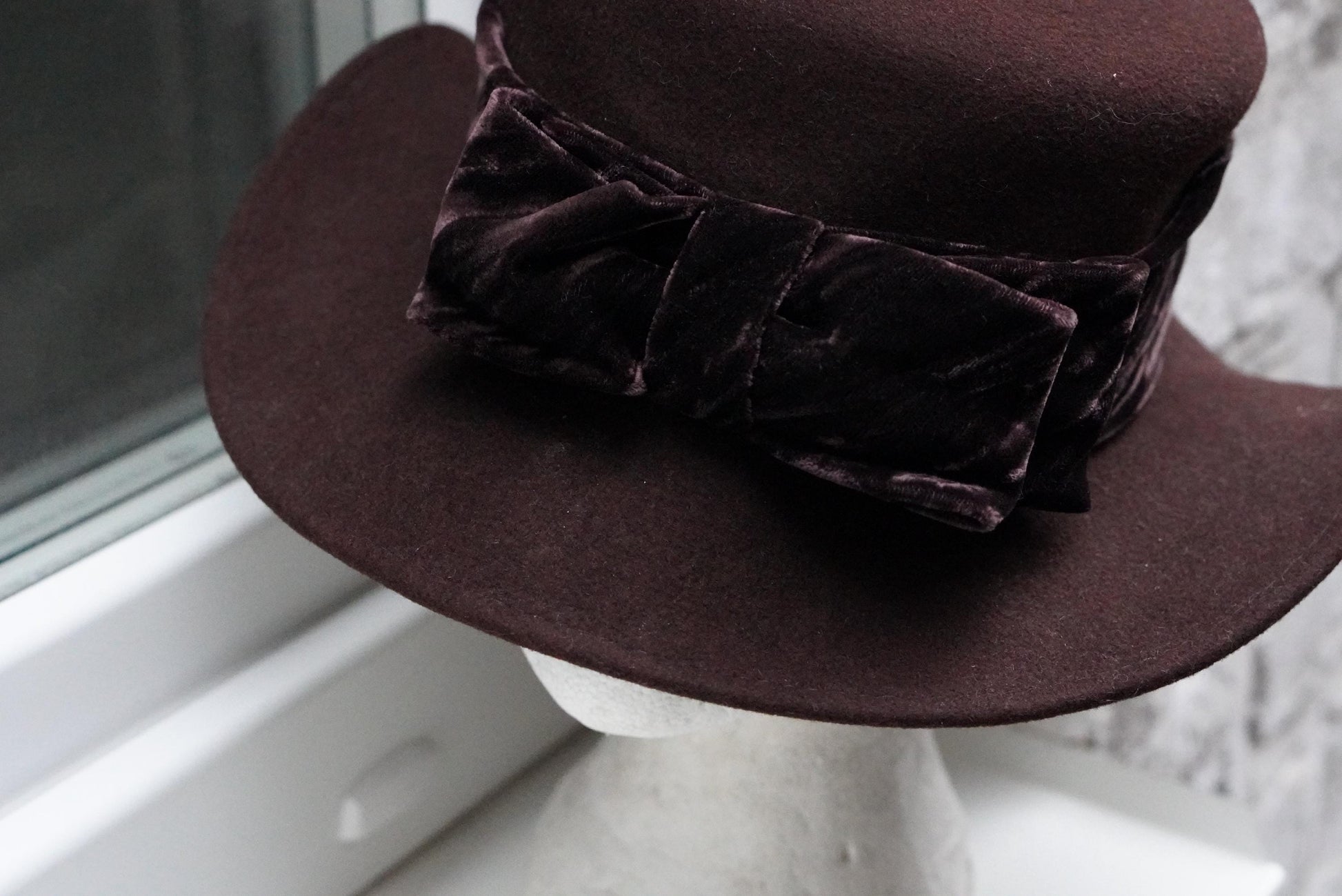 Vintage Brown Wool Felt Cloche Hat| 1940s Unique Crushed Velvet Bow Style