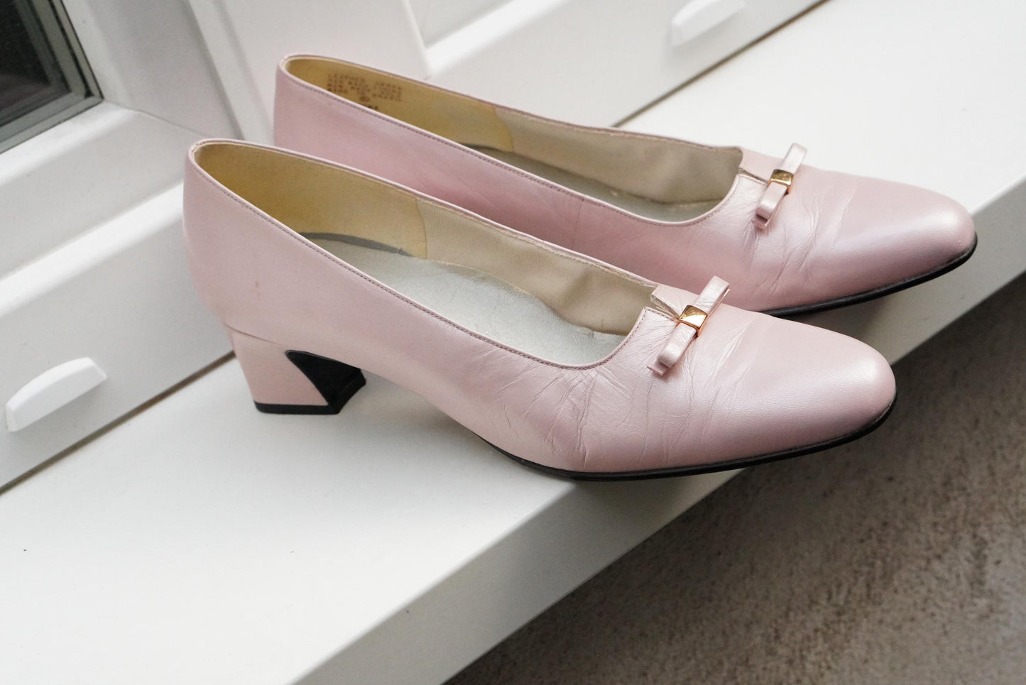 Selby Vintage Pink Leather Pumps, Bow Block Heel, US 10