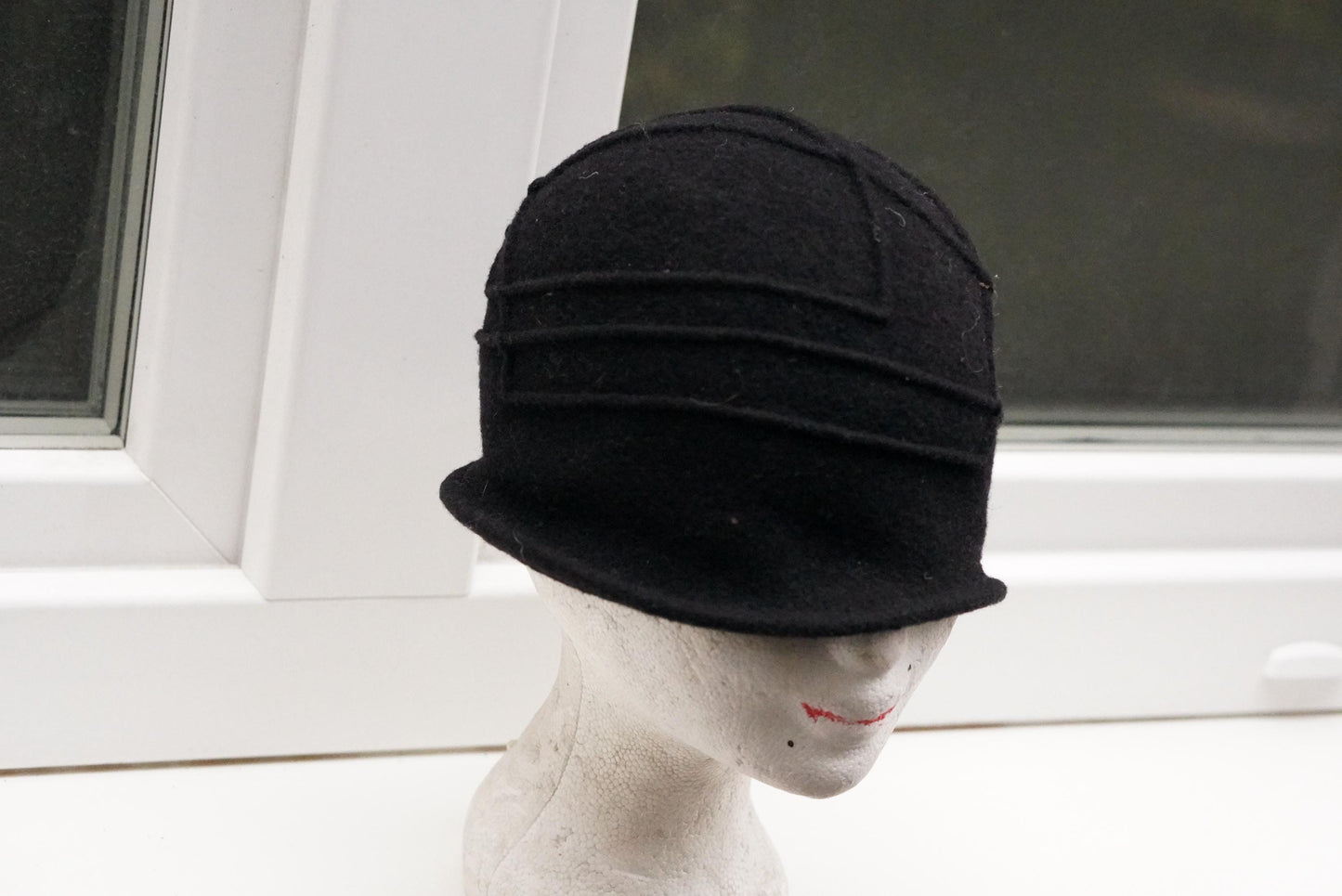 Vintage Black Wool Cloche Hat| 100% Virgin Wool Headwear| 1920s Flapper Style Winter Hat