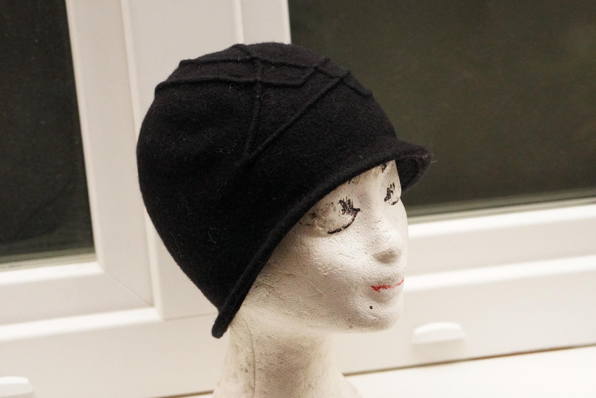 Vintage Black Wool Cloche Hat| 100% Virgin Wool Headwear| 1920s Flapper Style Winter Hat