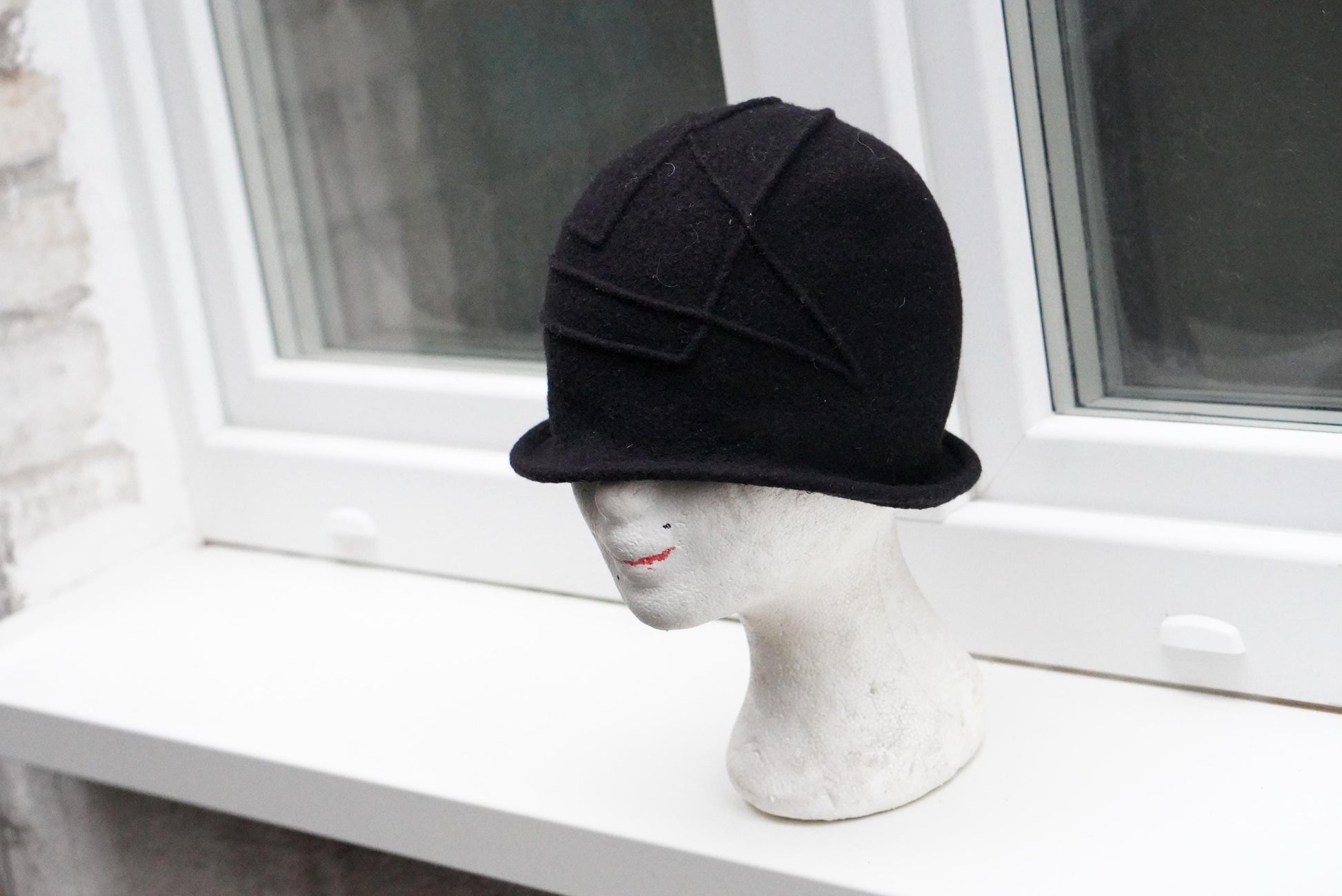 Vintage Black Wool Cloche Hat| 100% Virgin Wool Headwear| 1920s Flapper Style Winter Hat