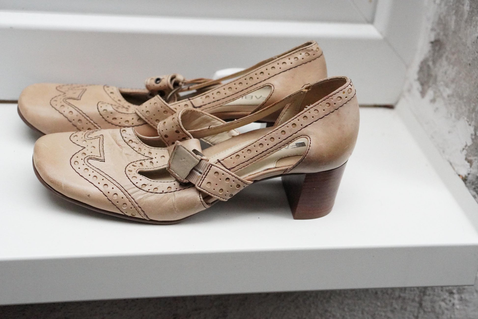 Fabiani Vintage Leather T Strap Brogue Heels Nude Pumps EU 36