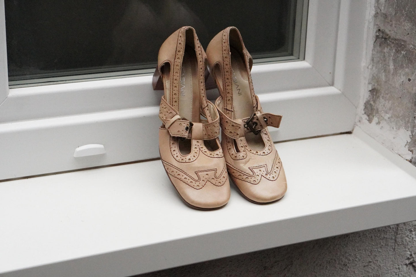 Fabiani Vintage Leather T Strap Brogue Heels Nude Pumps EU 36