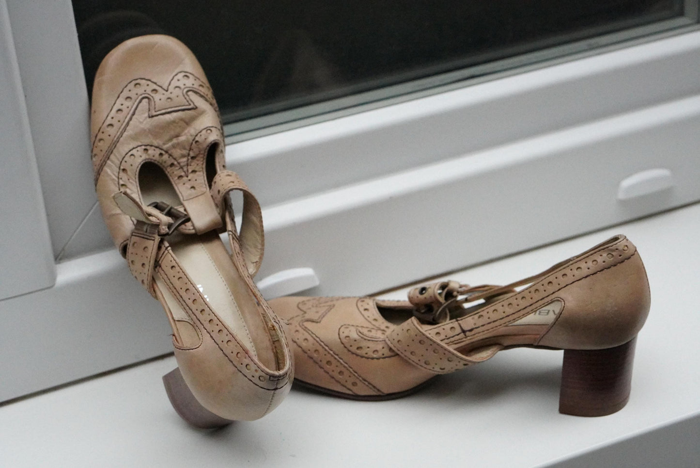 Fabiani Vintage Leather T Strap Brogue Heels Nude Pumps EU 36
