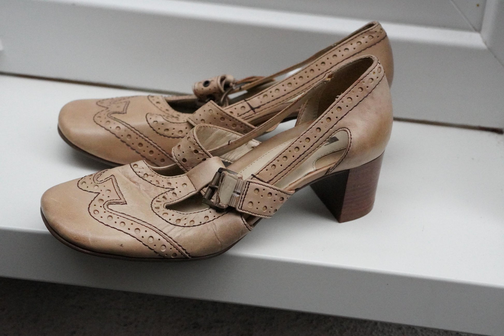 Fabiani Vintage Leather T Strap Brogue Heels Nude Pumps EU 36