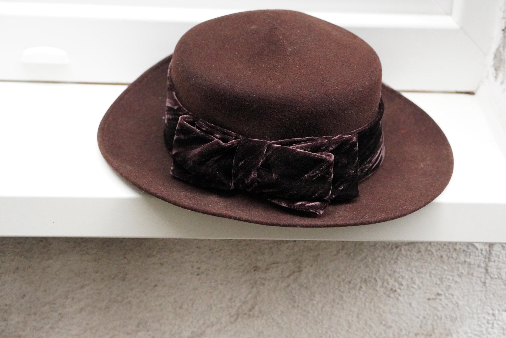 Vintage Brown Wool Felt Cloche Hat| 1940s Unique Crushed Velvet Bow Style