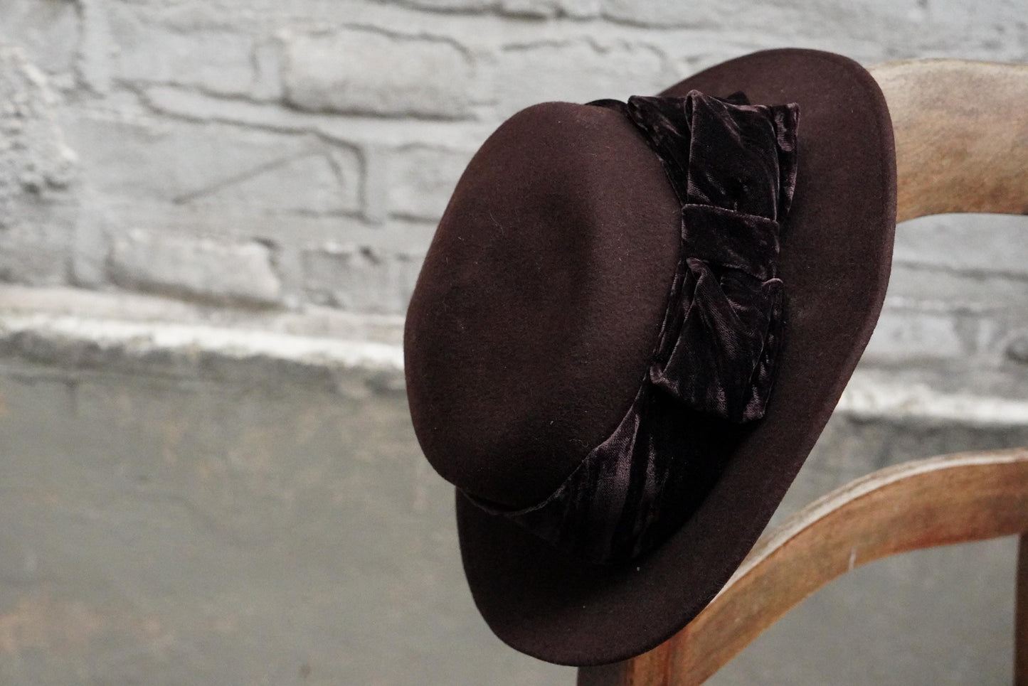Vintage Brown Wool Felt Cloche Hat| 1940s Unique Crushed Velvet Bow Style