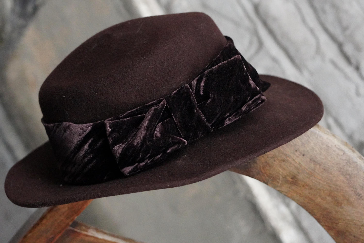 Vintage Brown Wool Felt Cloche Hat| 1940s Unique Crushed Velvet Bow Style