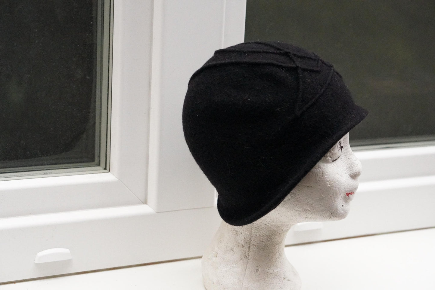 Vintage Black Wool Cloche Hat| 100% Virgin Wool Headwear| 1920s Flapper Style Winter Hat