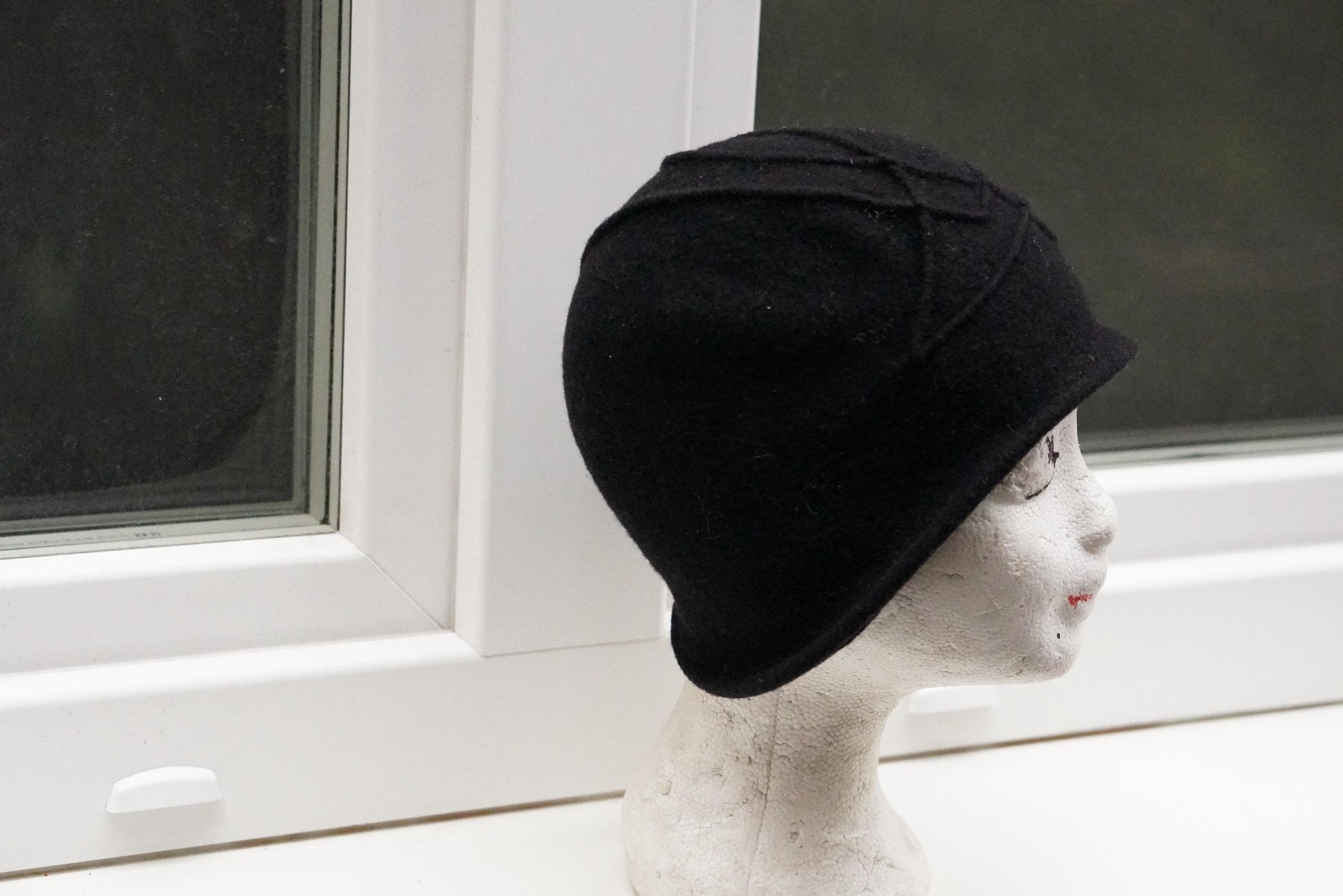 Vintage Black Wool Cloche Hat| 100% Virgin Wool Headwear| 1920s Flapper Style Winter Hat