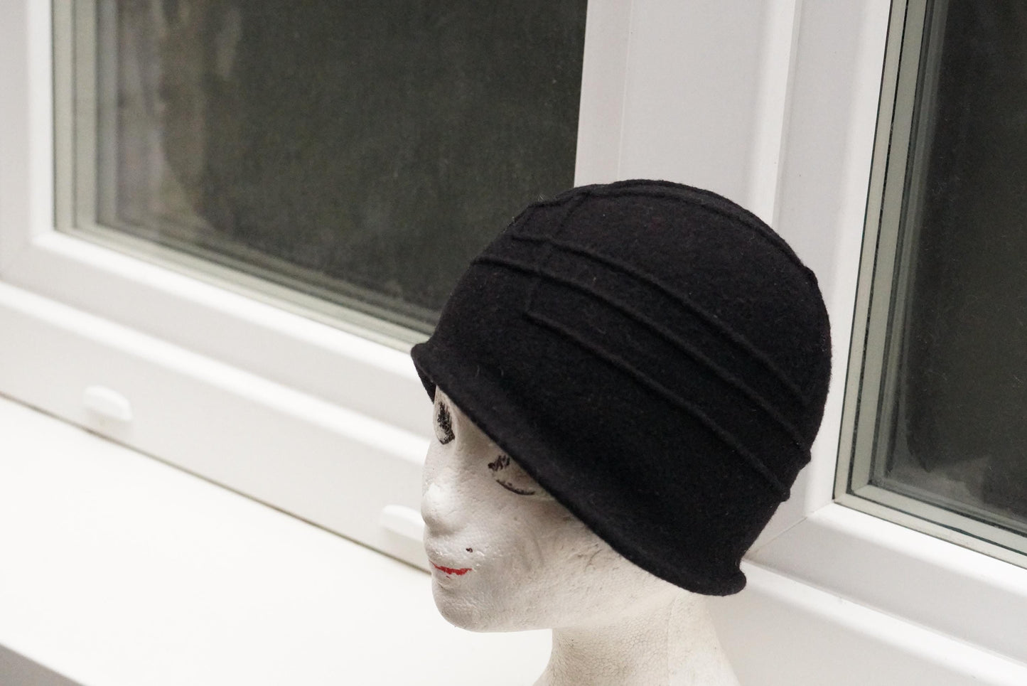 Vintage Black Wool Cloche Hat| 100% Virgin Wool Headwear| 1920s Flapper Style Winter Hat