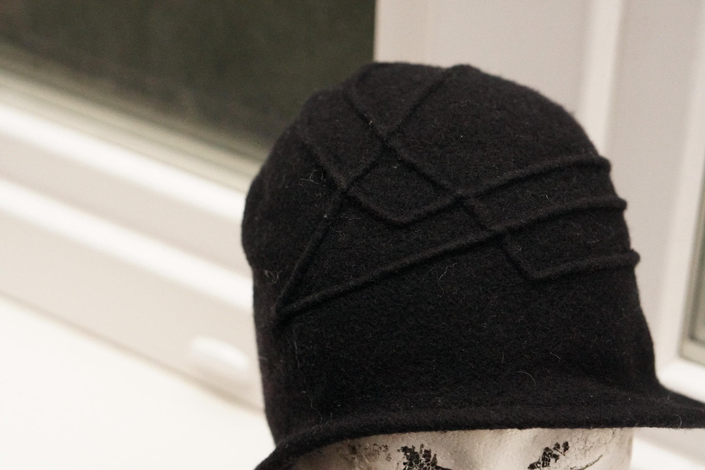 Vintage Black Wool Cloche Hat| 100% Virgin Wool Headwear| 1920s Flapper Style Winter Hat