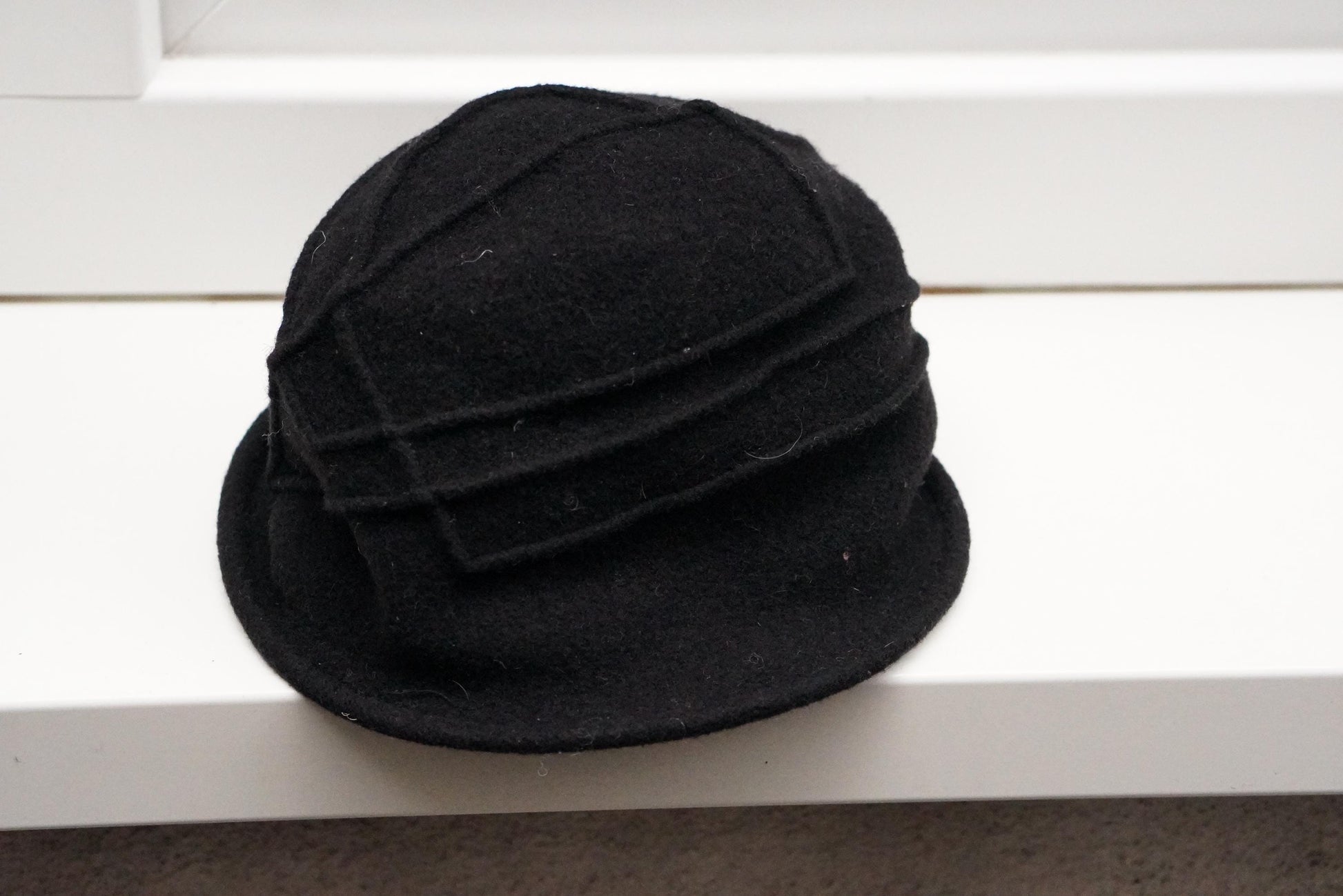 Vintage Black Wool Cloche Hat| 100% Virgin Wool Headwear| 1920s Flapper Style Winter Hat