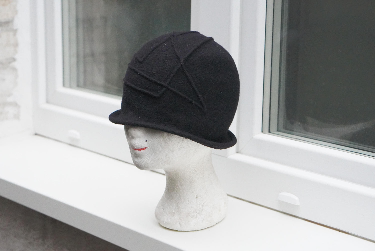 Vintage Black Wool Cloche Hat| 100% Virgin Wool Headwear| 1920s Flapper Style Winter Hat