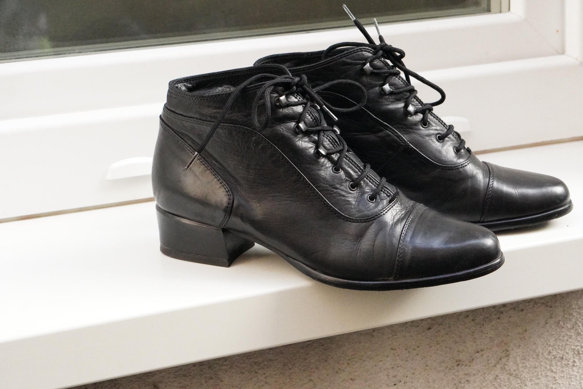 Vintage Andrea Sabatini Black Leather Lace Up Boots Italian Pointed Toe Ankle Boots