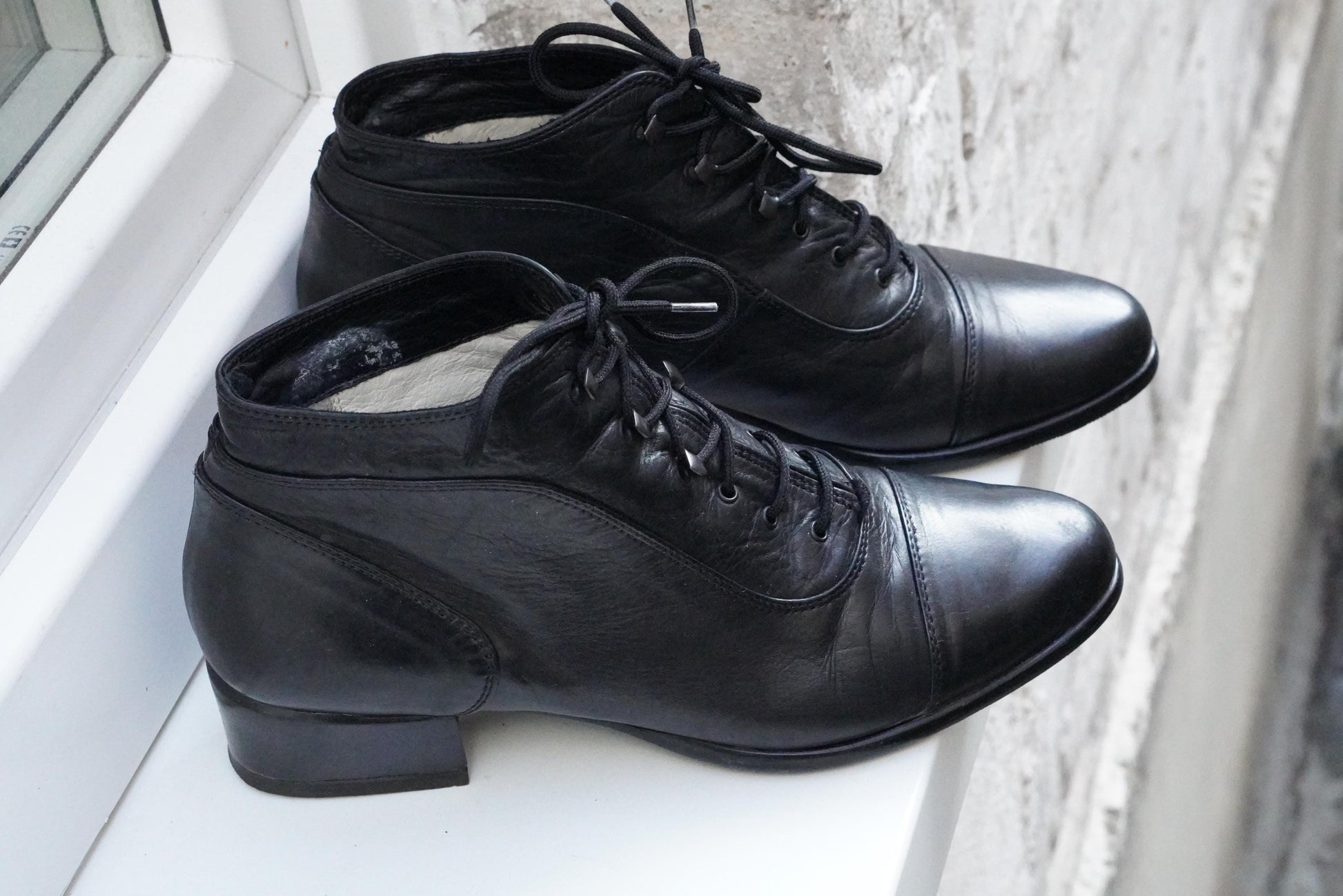 Vintage Andrea Sabatini Black Leather Lace Up Boots Italian Pointed Toe Ankle Boots