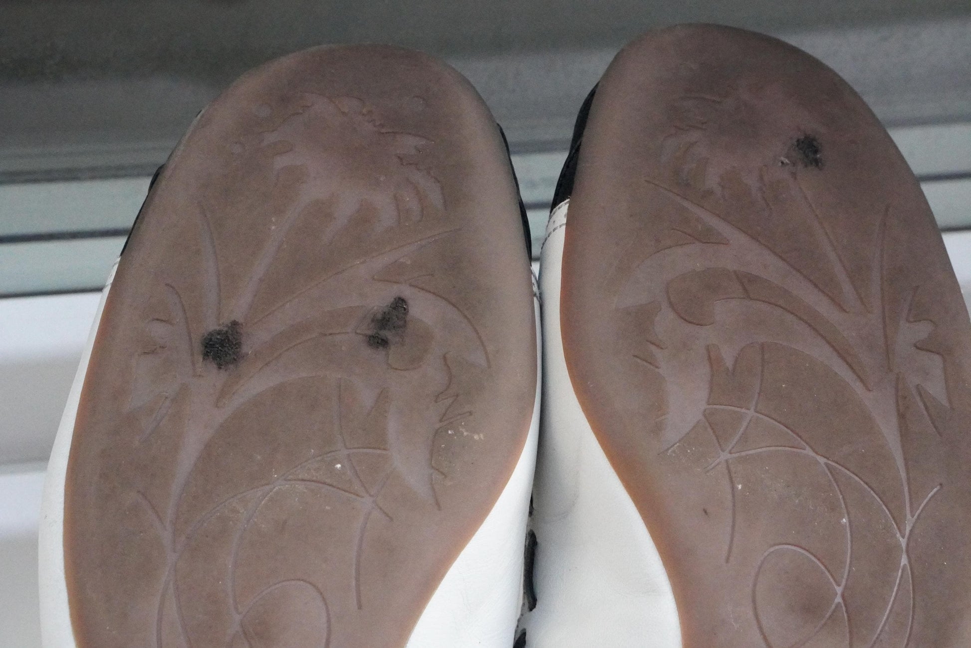 Vintage Two Tone Ballerina Flats 90s White Leather Black Cap Toe Bow Detail Shoes