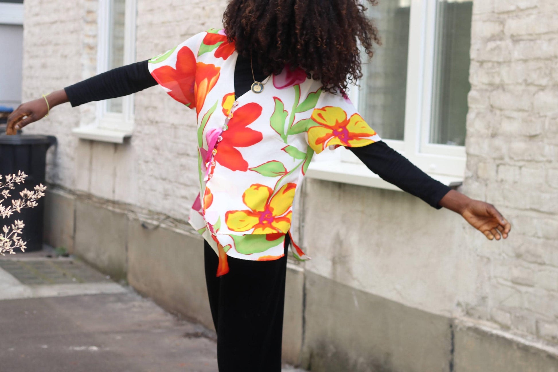 Vintage Tropical Floral Button-Up Blouse | Size S-M