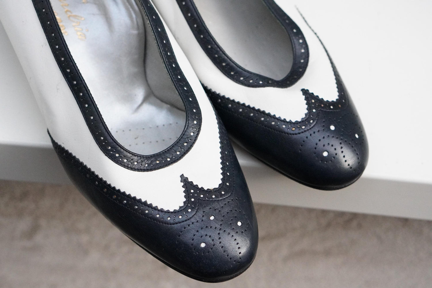 Vintage Two Tone Spectator Pumps Italian Leather Wingtip Brogue Low Heel Size 5.5