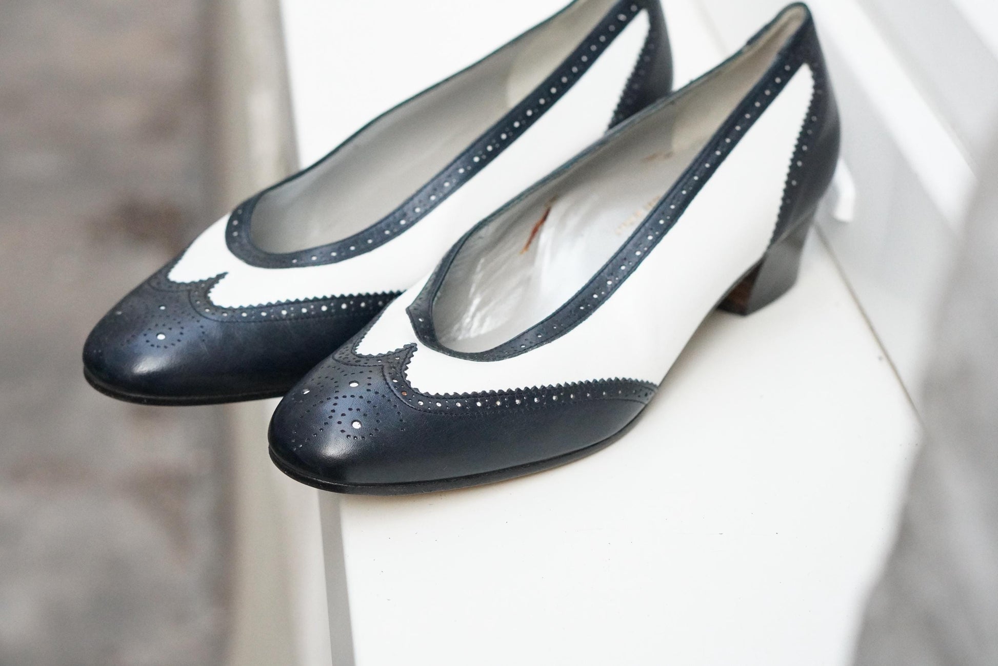 Vintage Two Tone Spectator Pumps Italian Leather Wingtip Brogue Low Heel Size 5.5