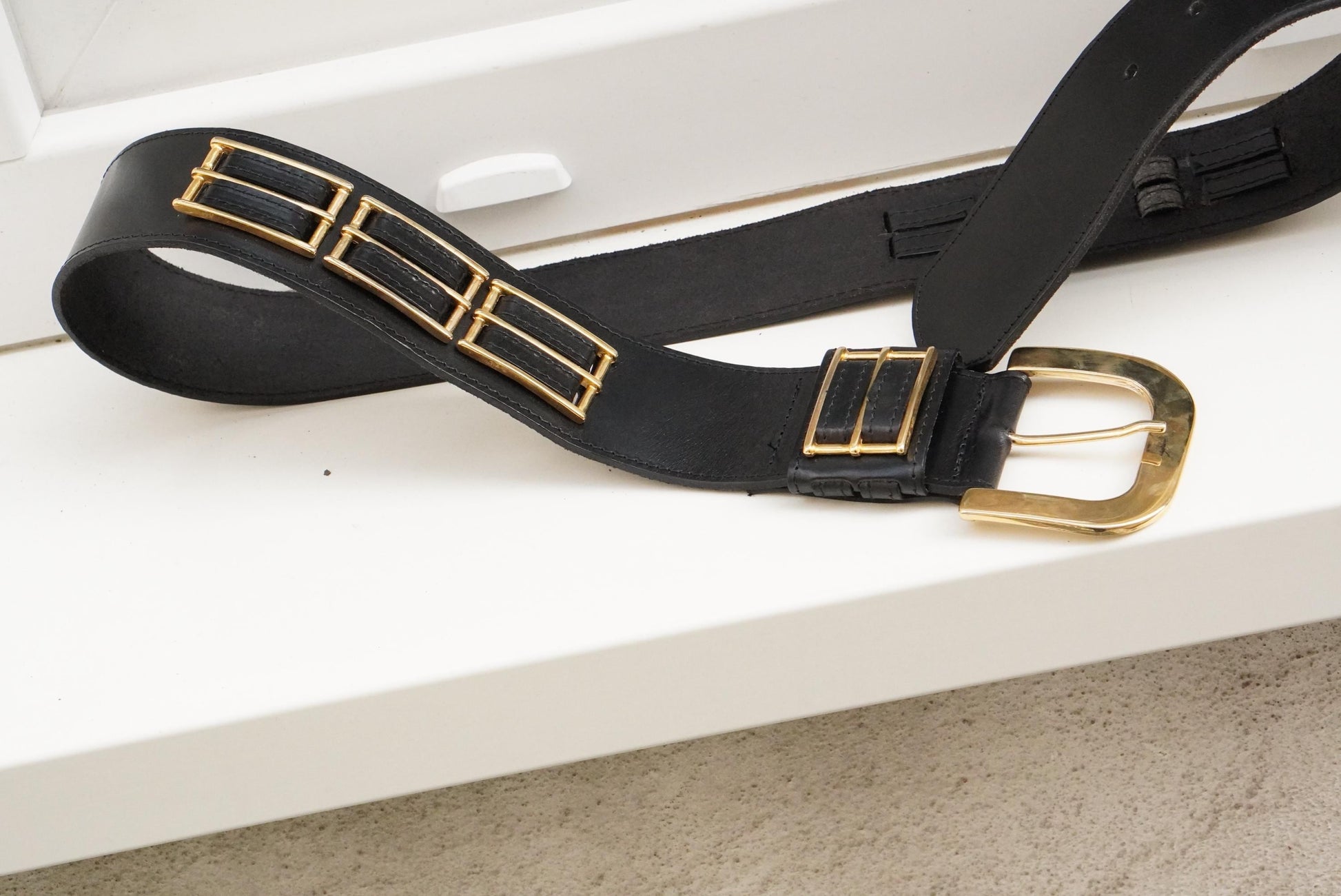 Vintage Black Leather Wide Belt with Gold Buckle – Statement Waist Cinch
