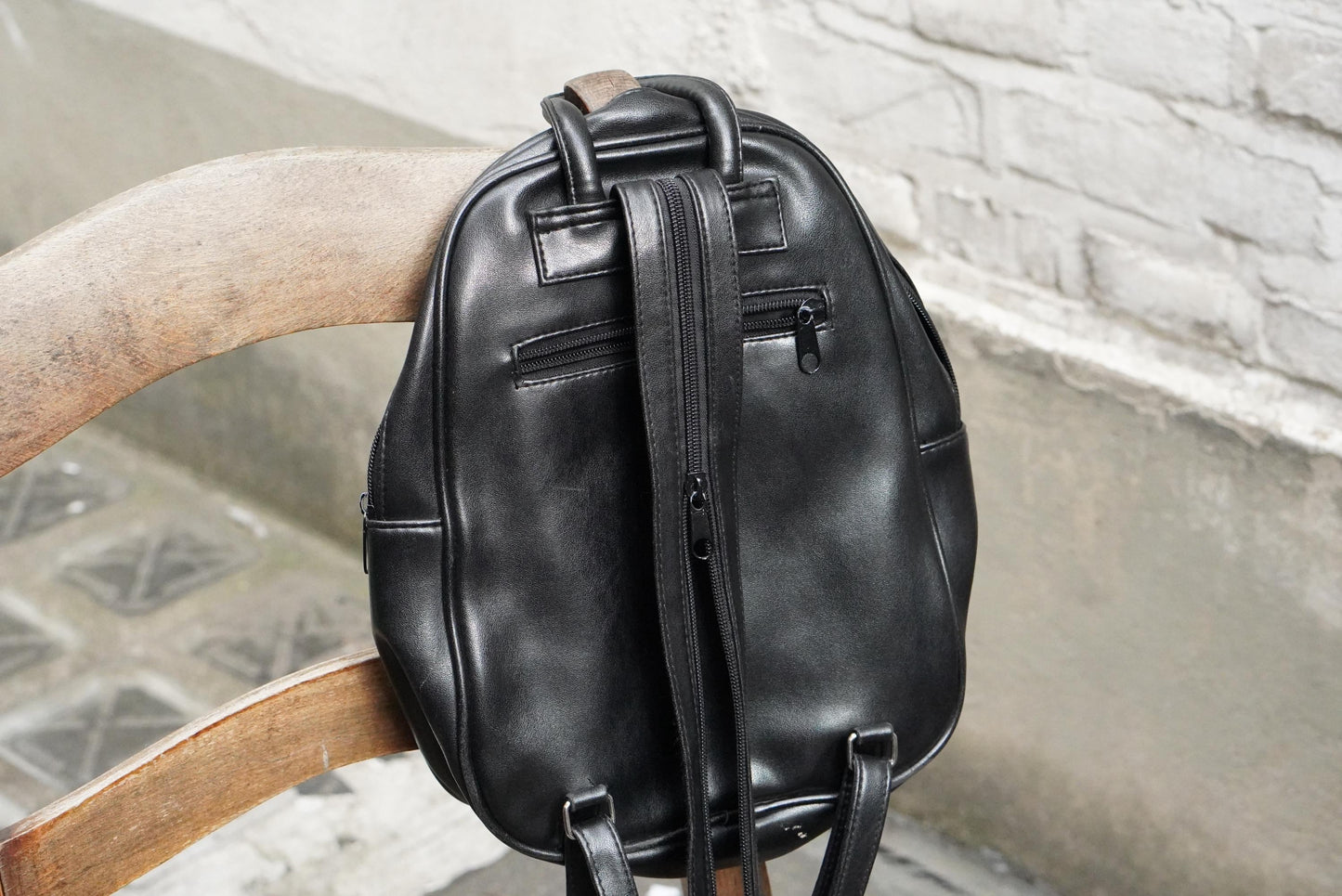 Vintage Leather-Look Mini Backpack: Chic Women's Daypack