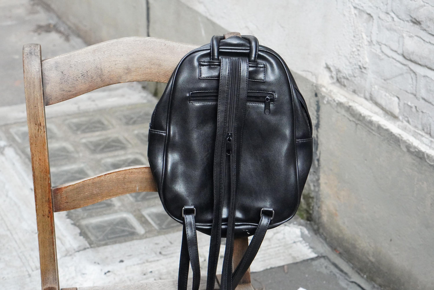 Vintage Leather-Look Mini Backpack: Chic Women's Daypack