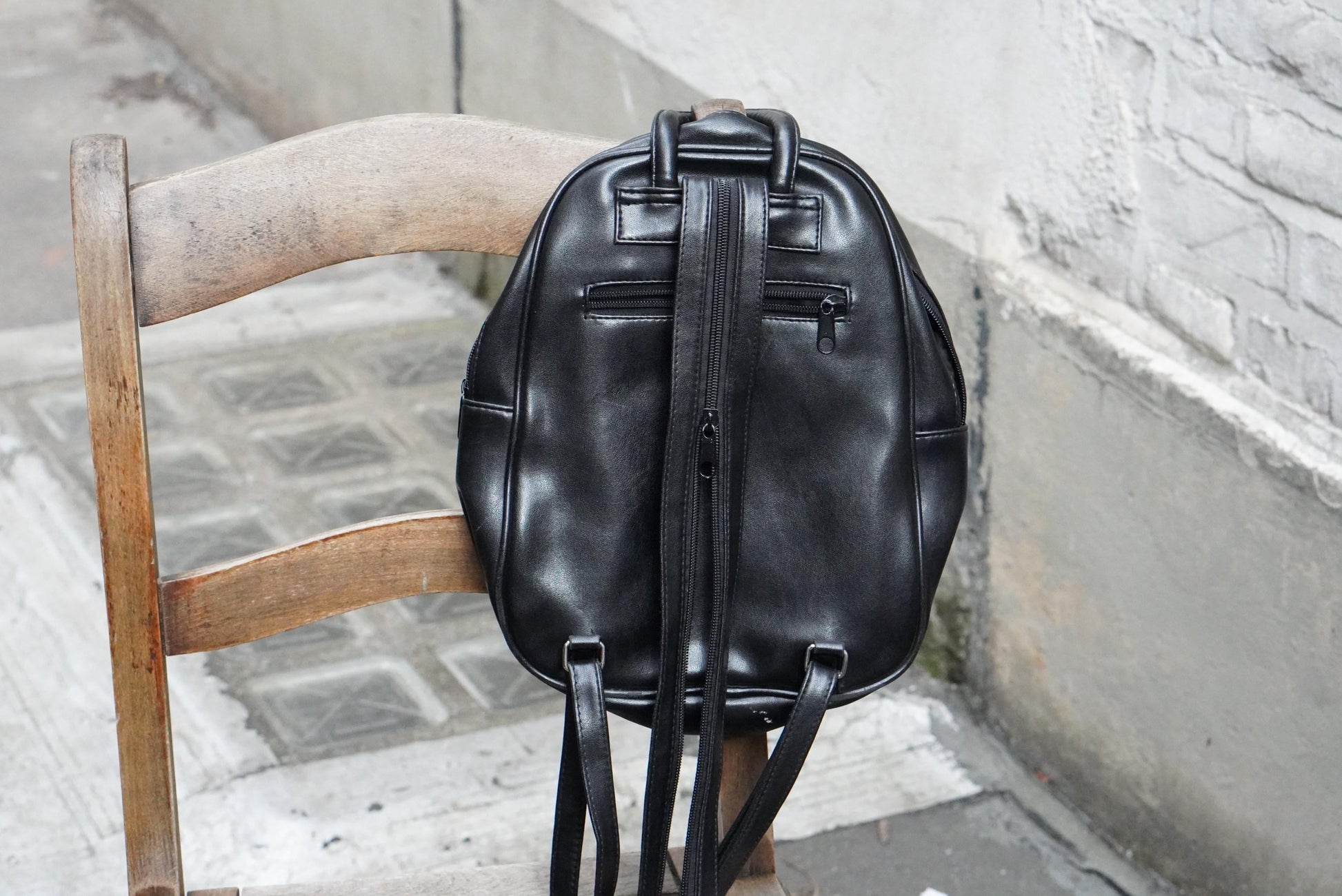 Vintage Leather-Look Mini Backpack: Chic Women's Daypack