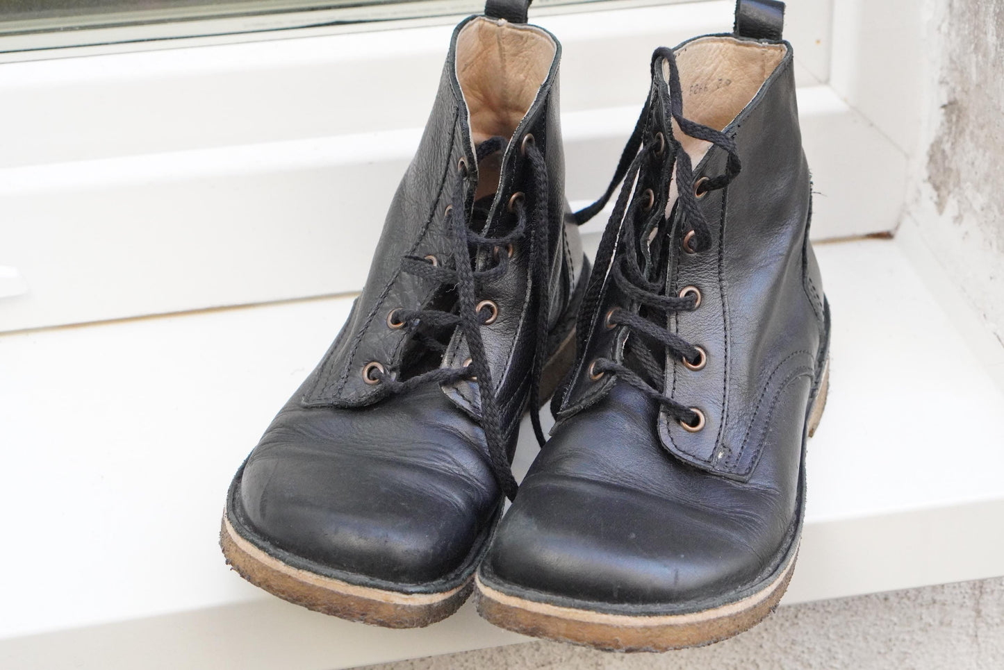 Maahiset Black Leather Lace Up Boots Wide Toe Box Finnish Vintage Minimalist 39