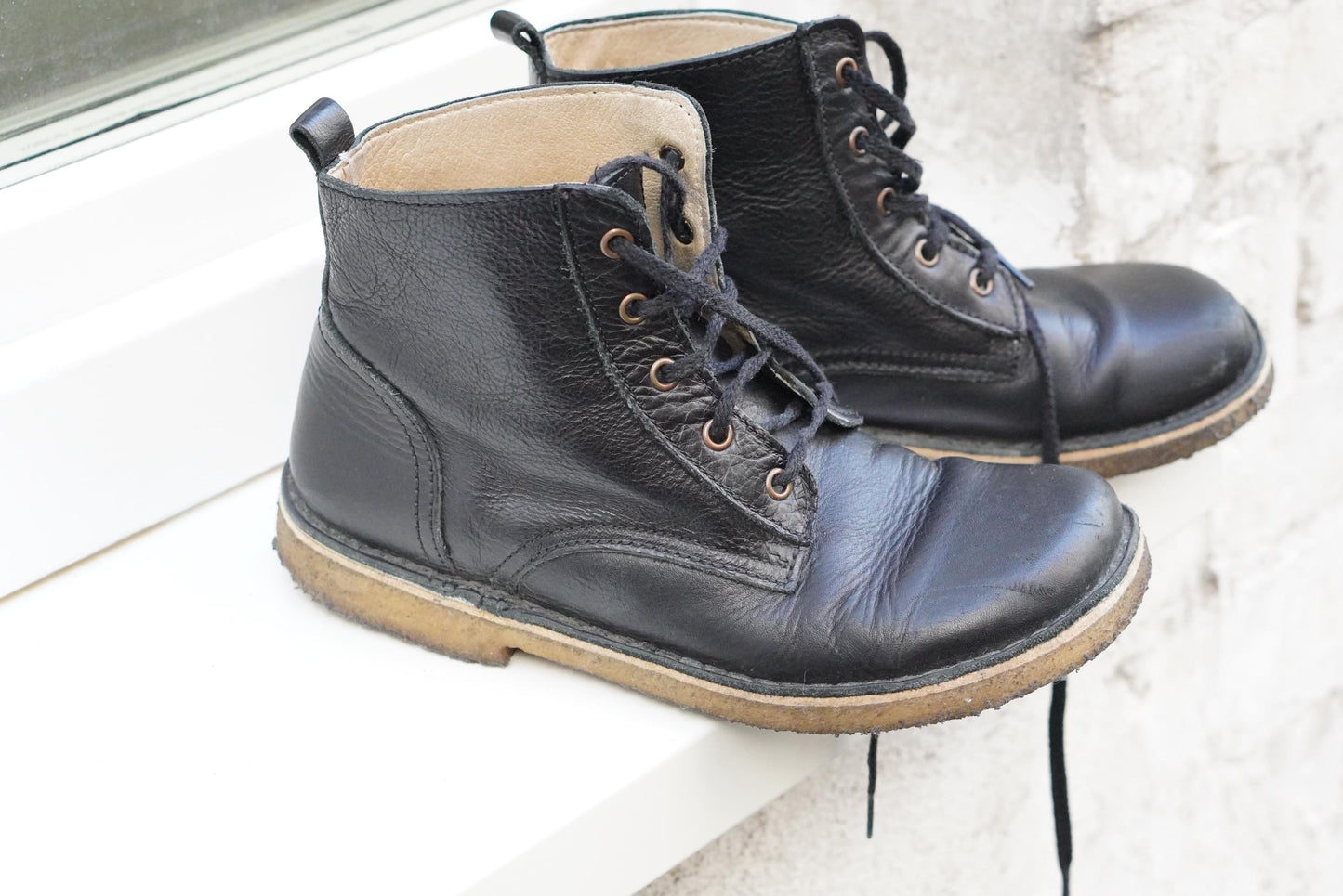 Maahiset Black Leather Lace Up Boots Wide Toe Box Finnish Vintage Minimalist 39