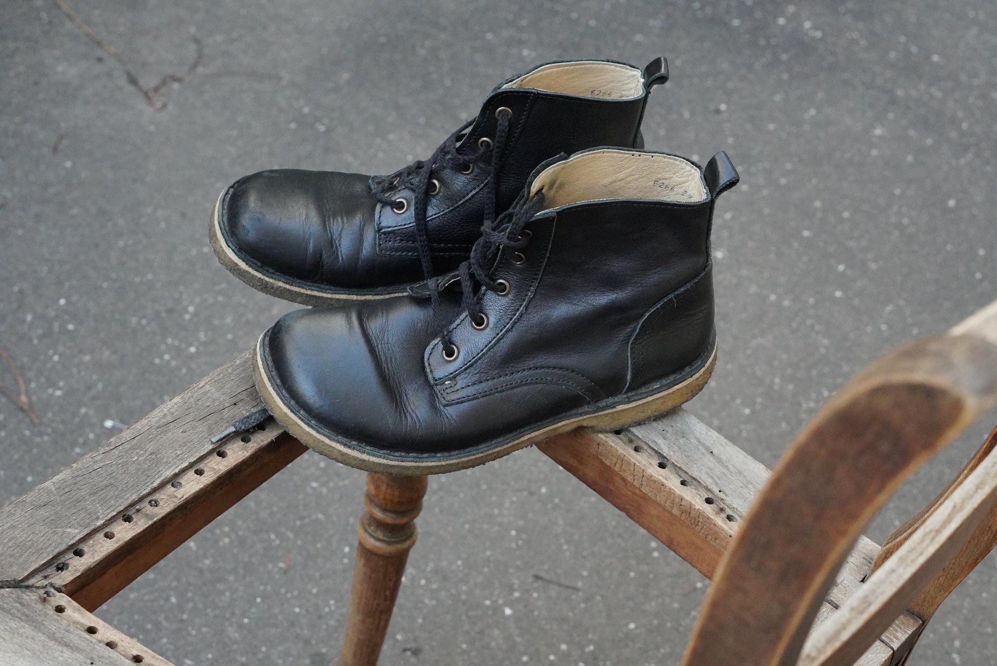 Maahiset Black Leather Lace Up Boots Wide Toe Box Finnish Vintage Minimalist 39