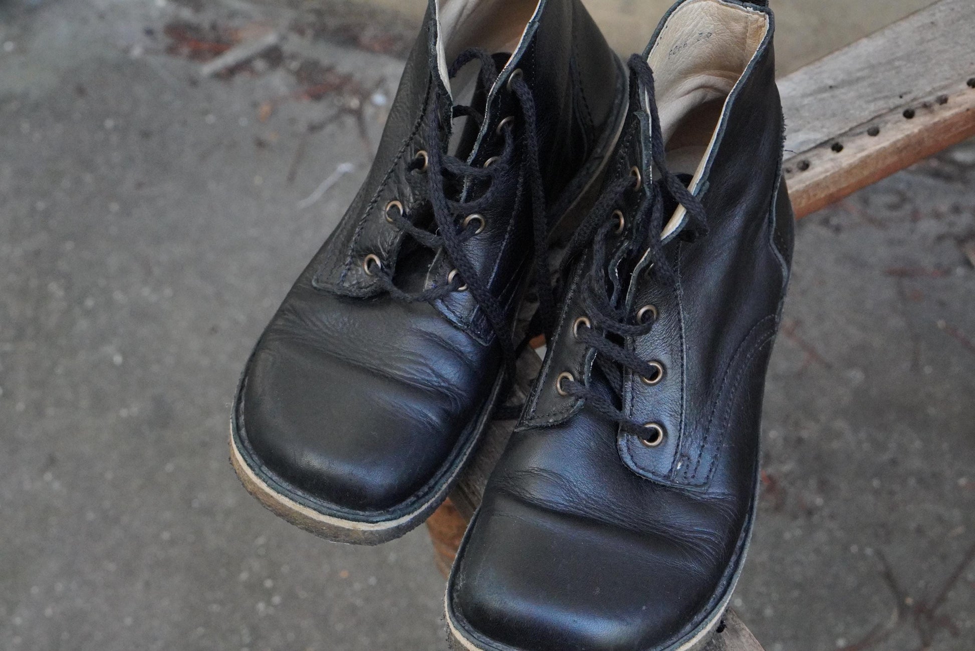 Maahiset Black Leather Lace Up Boots Wide Toe Box Finnish Vintage Minimalist 39