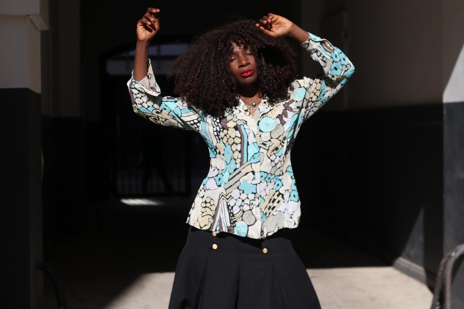 90s Vintage Floral Viscose Blouse: Blue & White Print