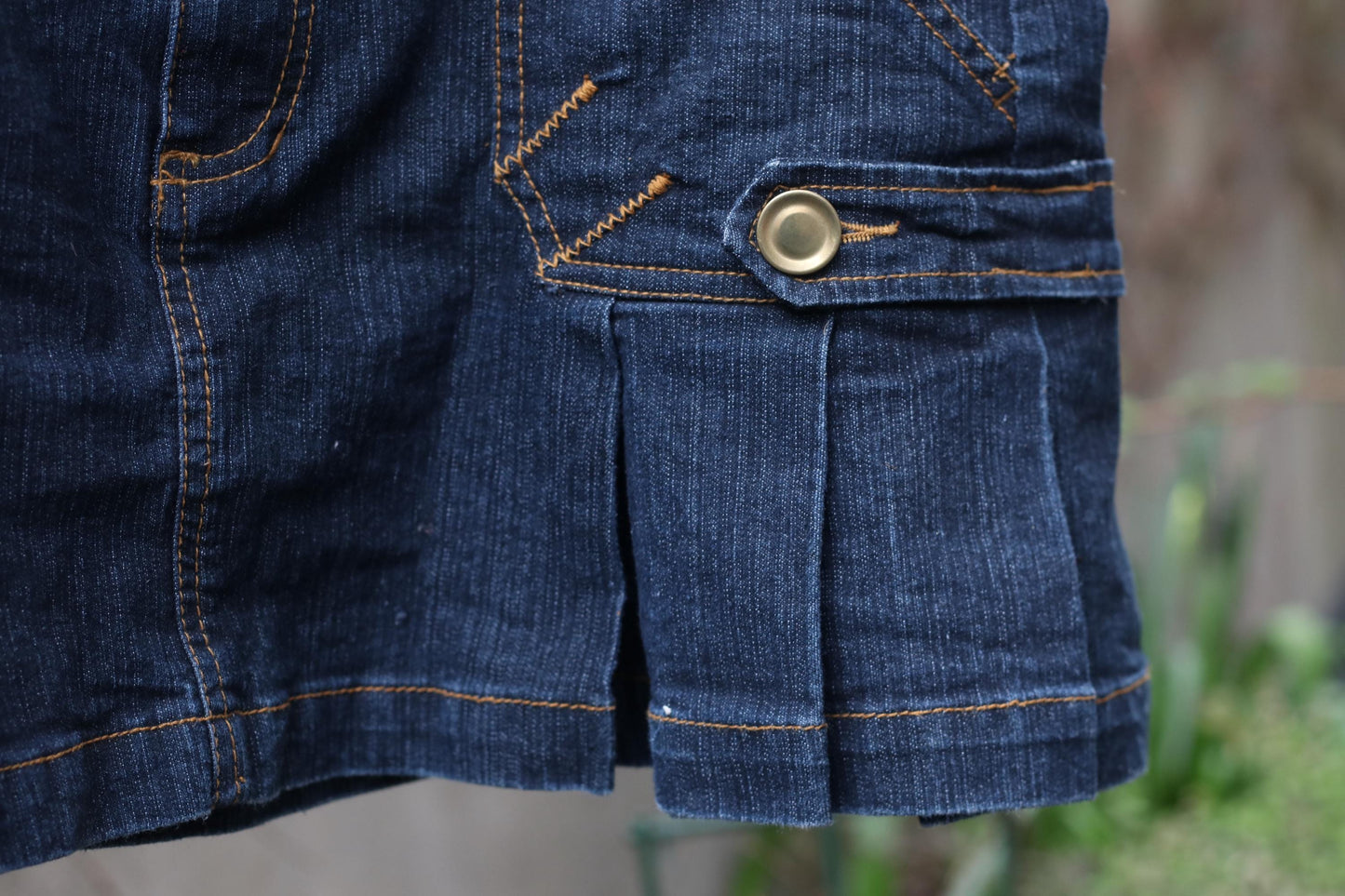 Denim Pleated Mini Skirt Low Rise Y2K Style Cargo Pockets Dark Wash Size S 36