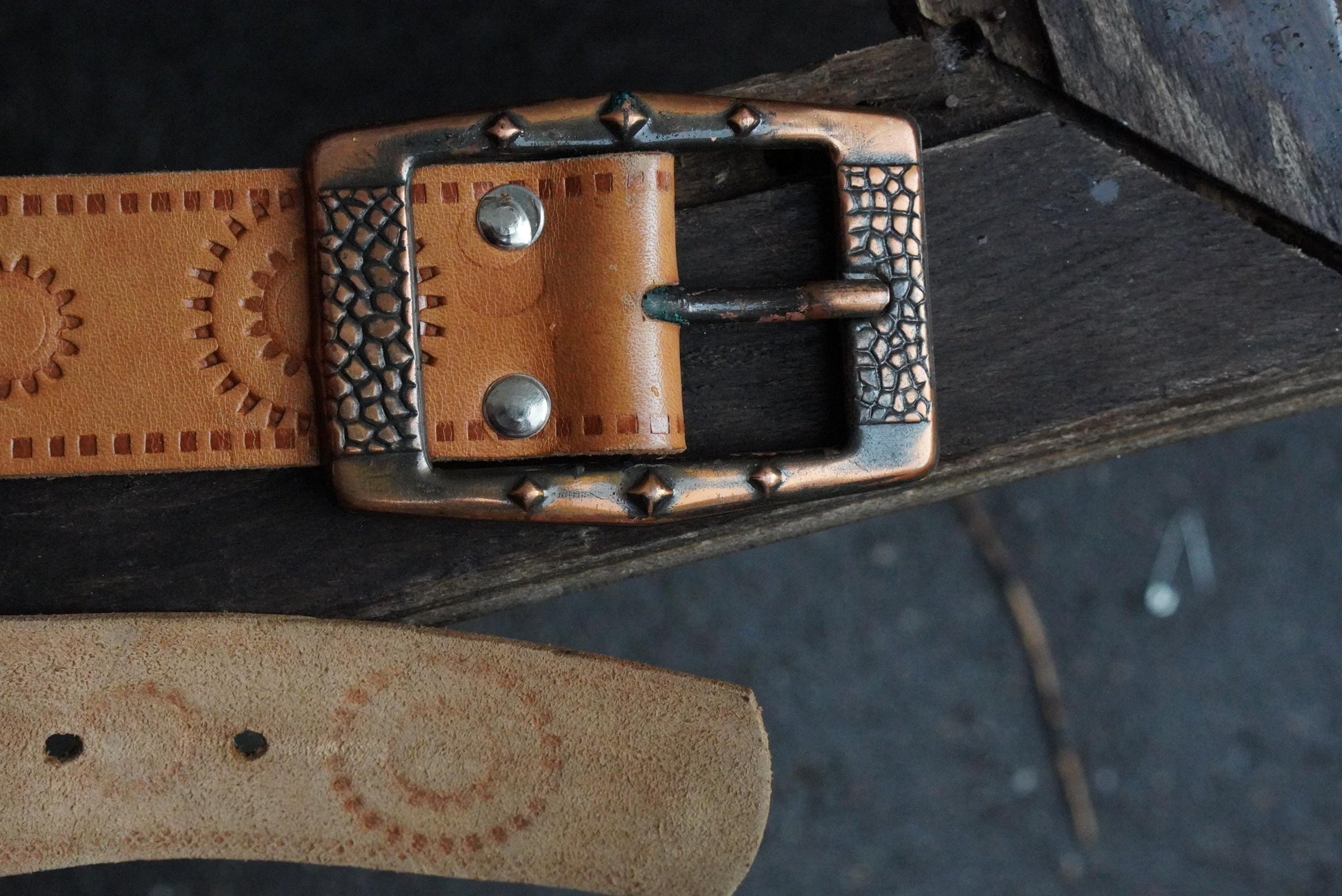 Vintage Tan Leather Belt Sunburst Hand Tooled Boho 70s Western Waist Belt Copper