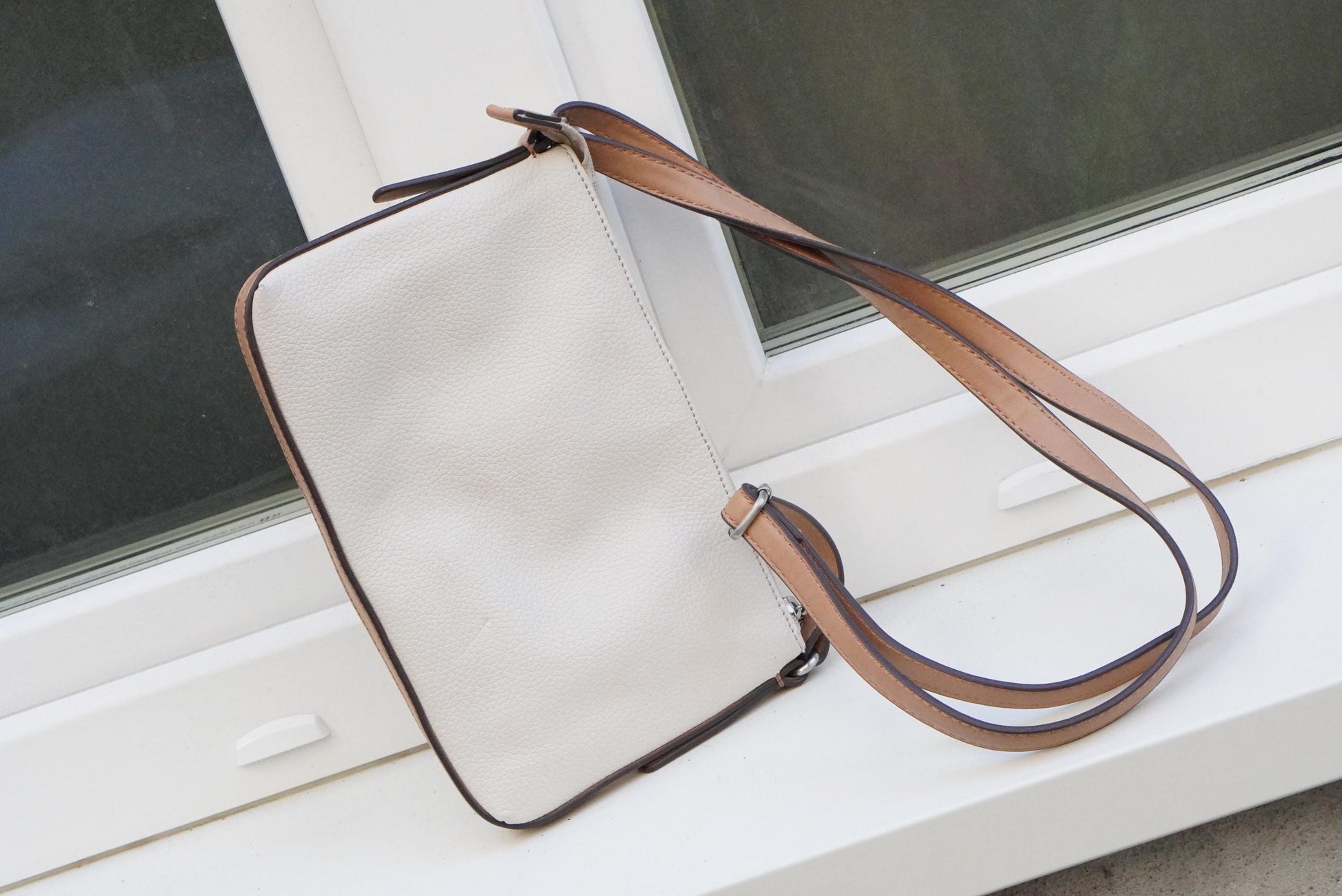 Esprit Crossbody Bag Cream White Faux Leather Vintage Minimalist Shoulder Purse