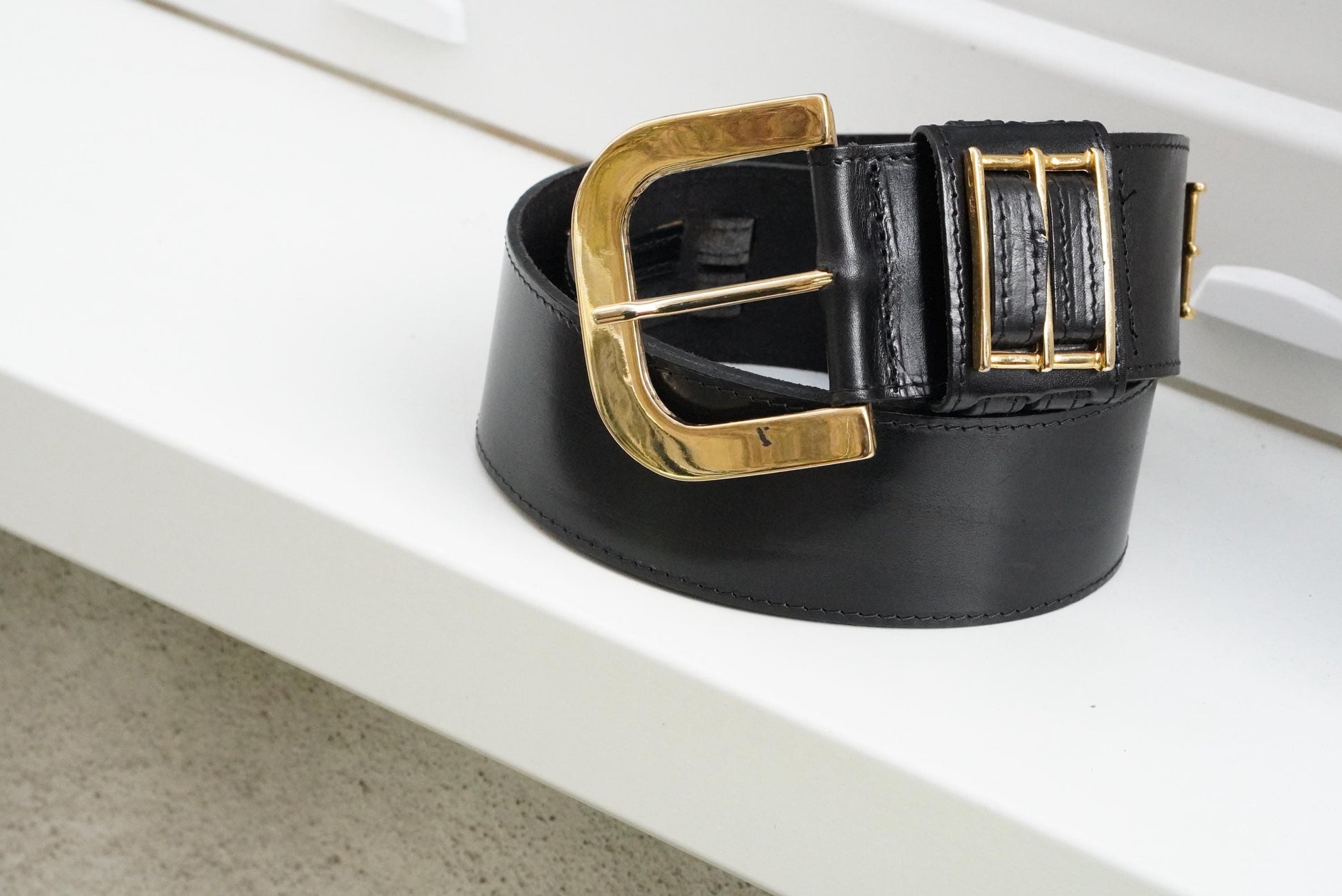 Vintage Black Leather Wide Belt with Gold Buckle – Statement Waist Cinch