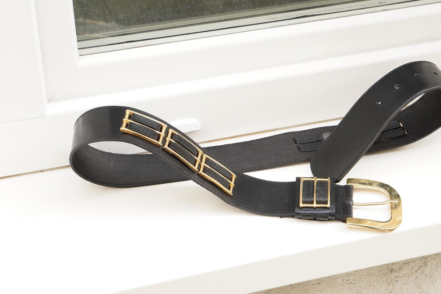 Vintage Black Leather Wide Belt with Gold Buckle – Statement Waist Cinch