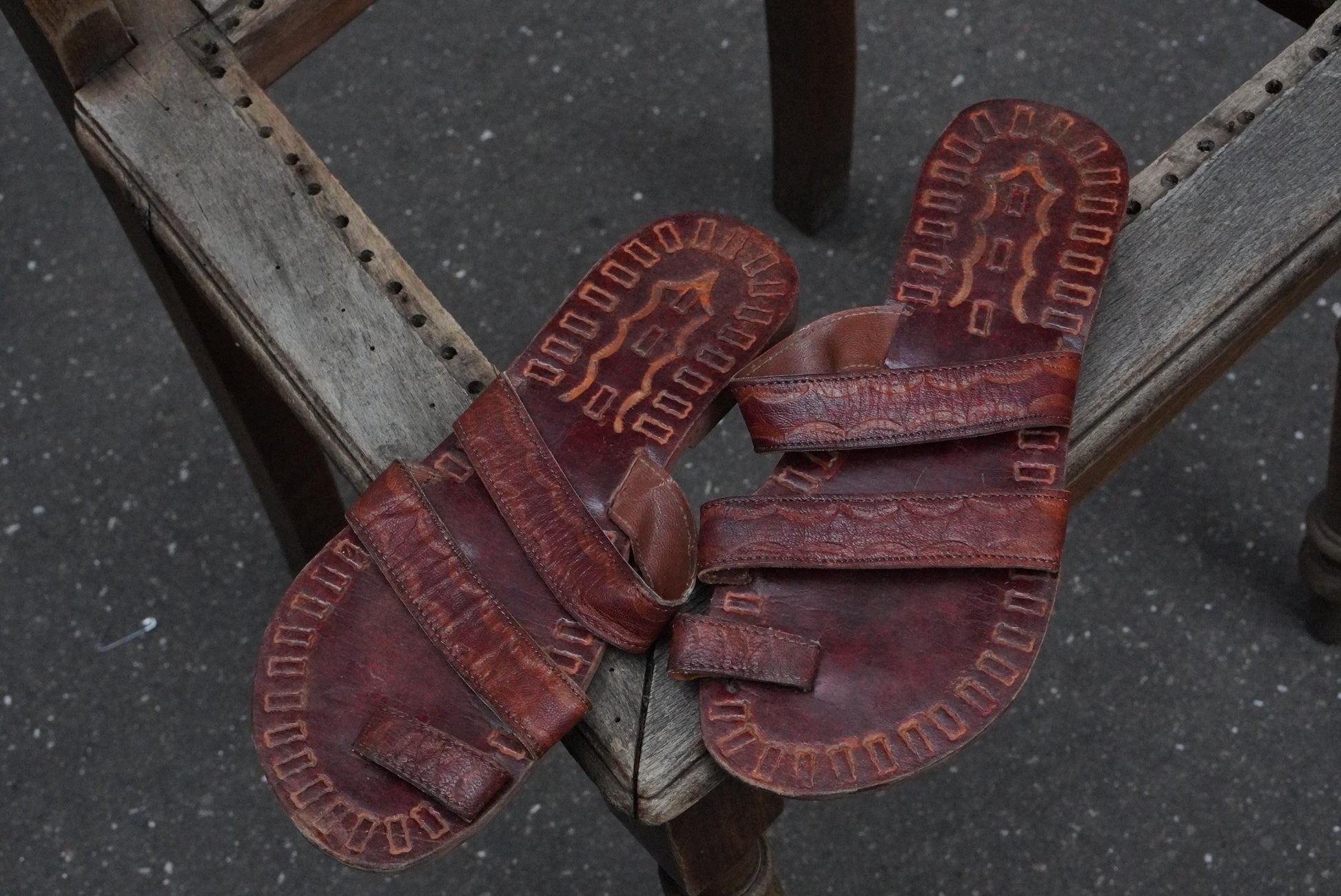 Vintage Leather Sandals Brown Handmade Slides Toe Loop Strappy Bohemian Ethic 7 8
