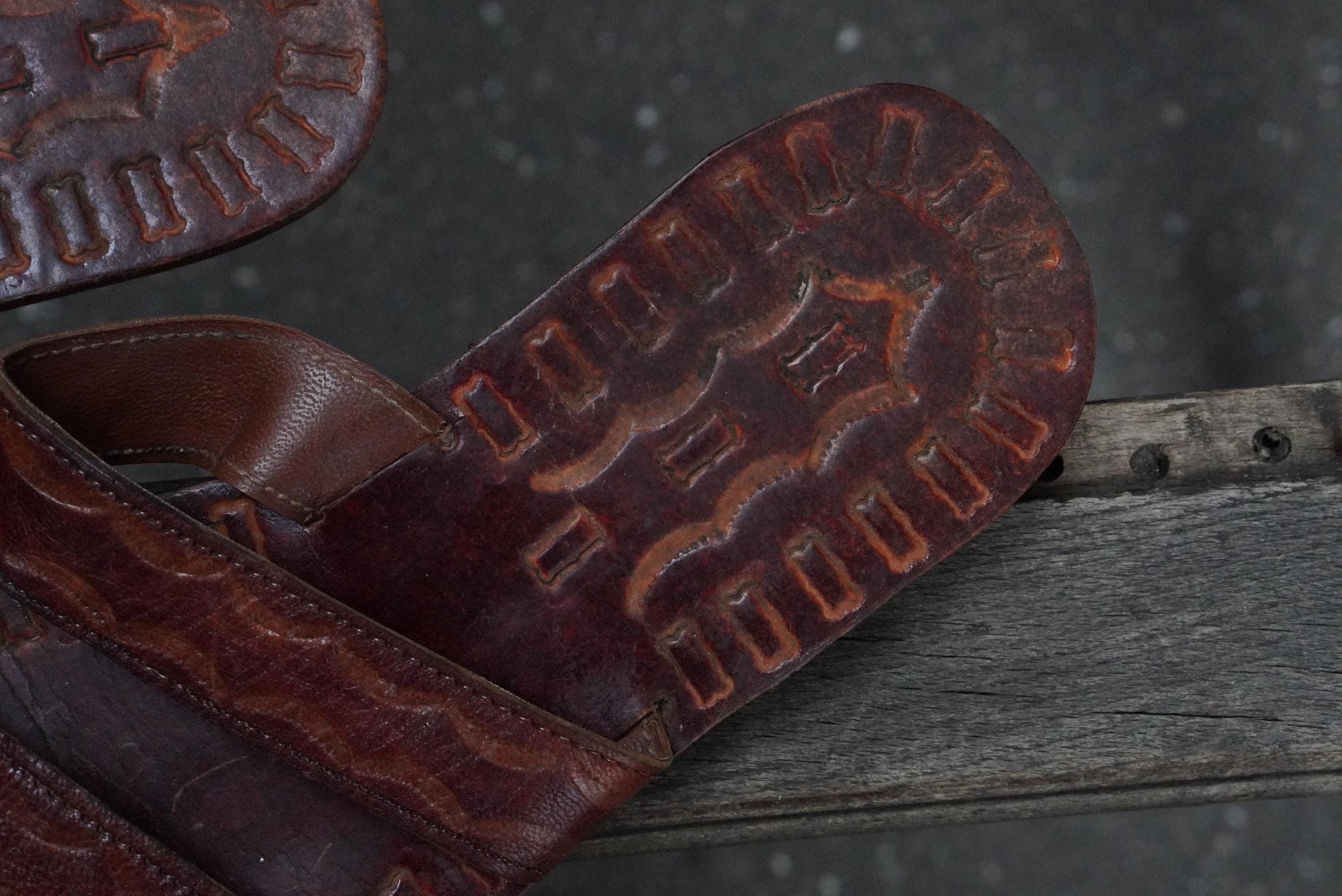 Vintage Leather Sandals Brown Handmade Slides Toe Loop Strappy Bohemian Ethic 7 8