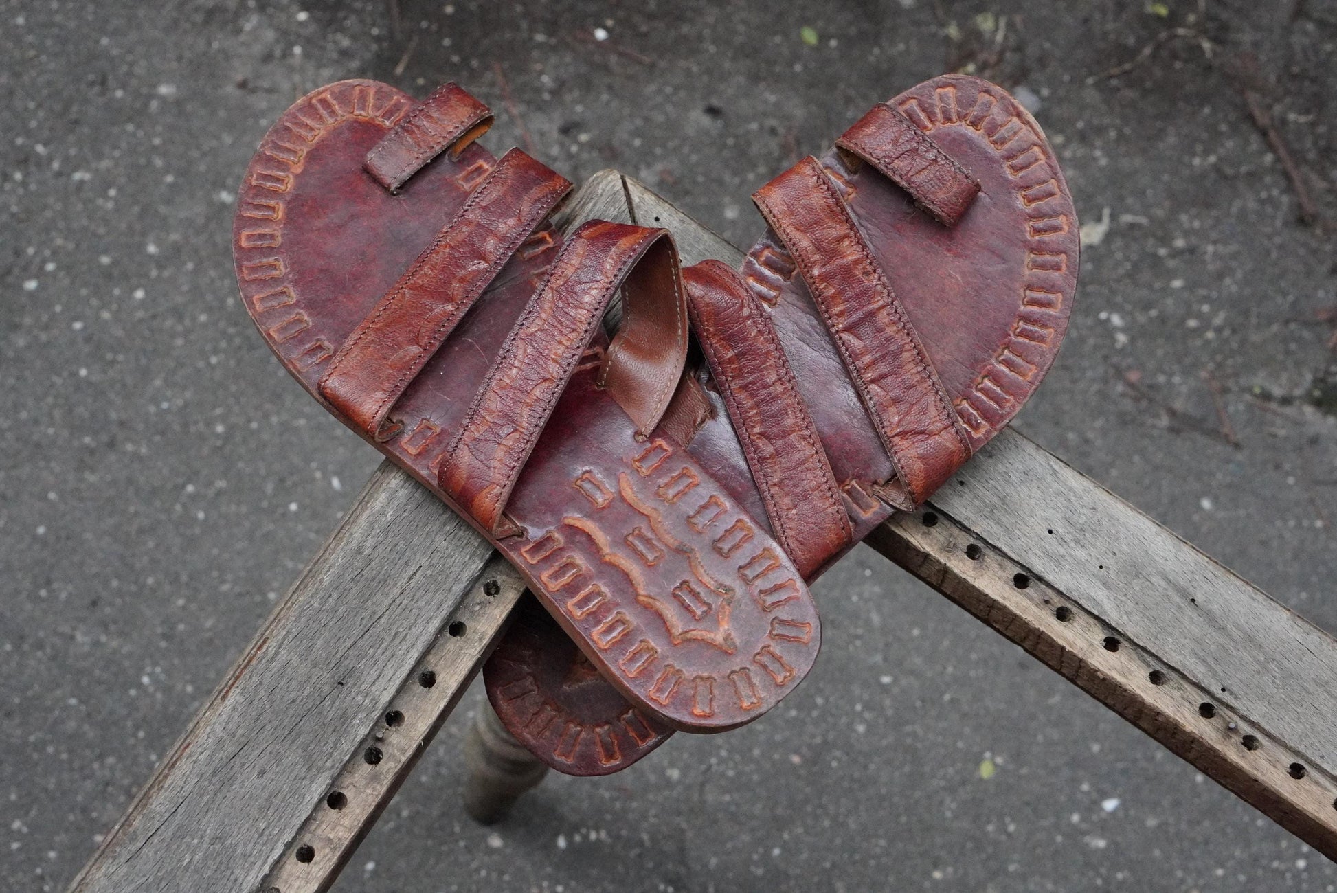 Vintage Leather Sandals Brown Handmade Slides Toe Loop Strappy Bohemian Ethic 7 8