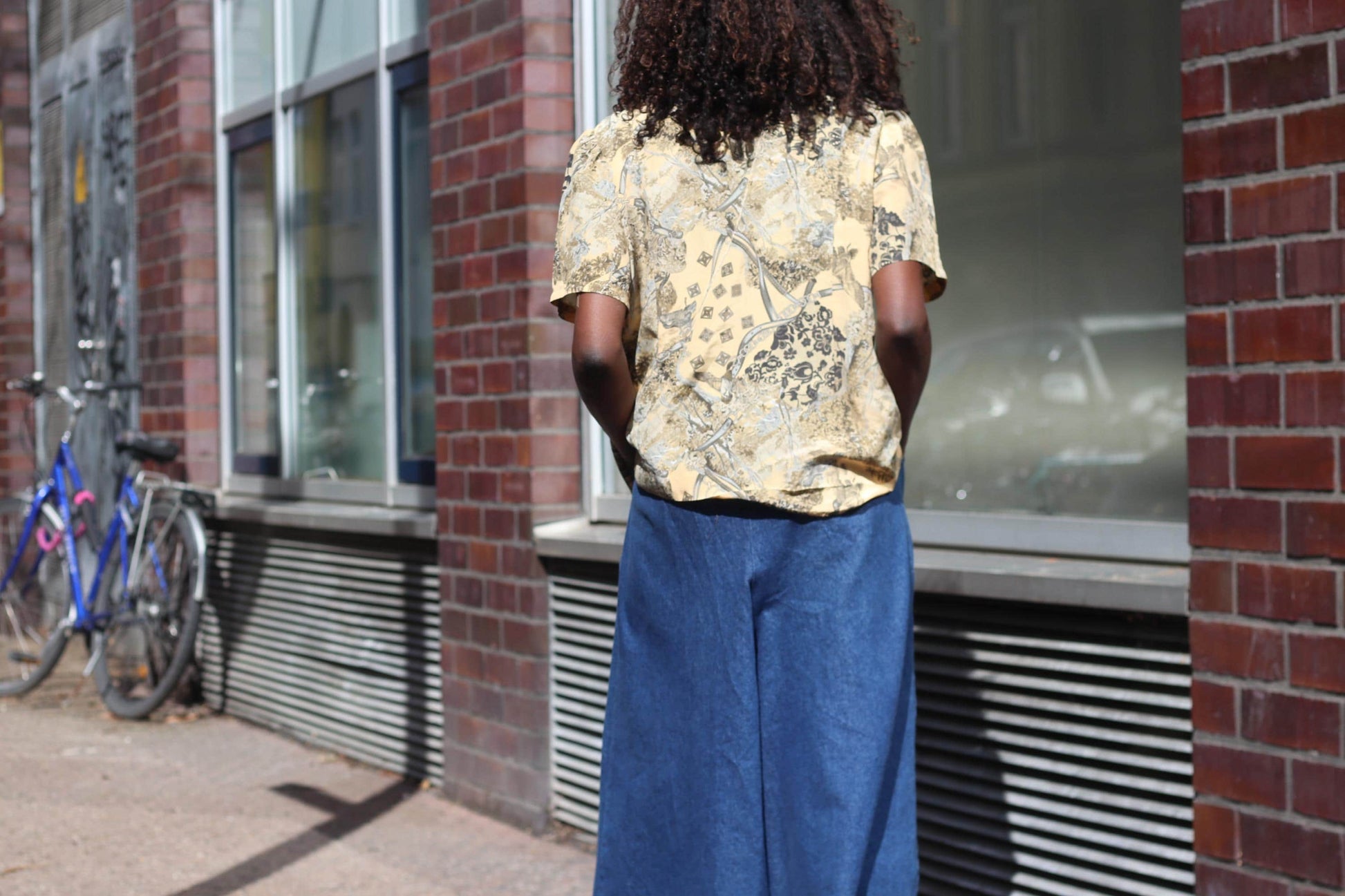 Vintage Scenic Print Blouse Yellow Square Silhouette Short Sleeve Button Up Top