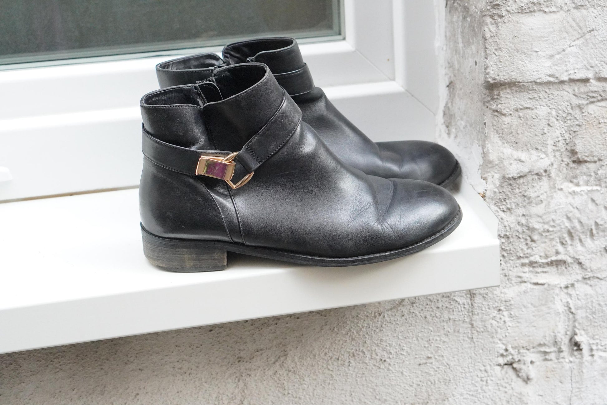 Vintage Buffalo London Black Leather Ankle Boots Buckle Detail Size 40 Minimalist
