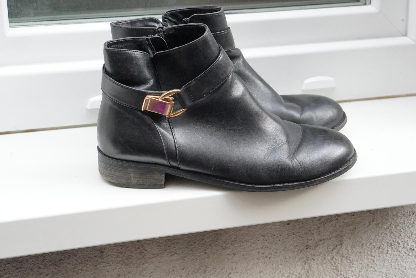 Vintage Buffalo London Black Leather Ankle Boots Buckle Detail Size 40 Minimalist