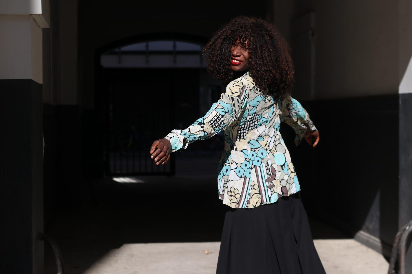 90s Vintage Floral Viscose Blouse: Blue & White Print