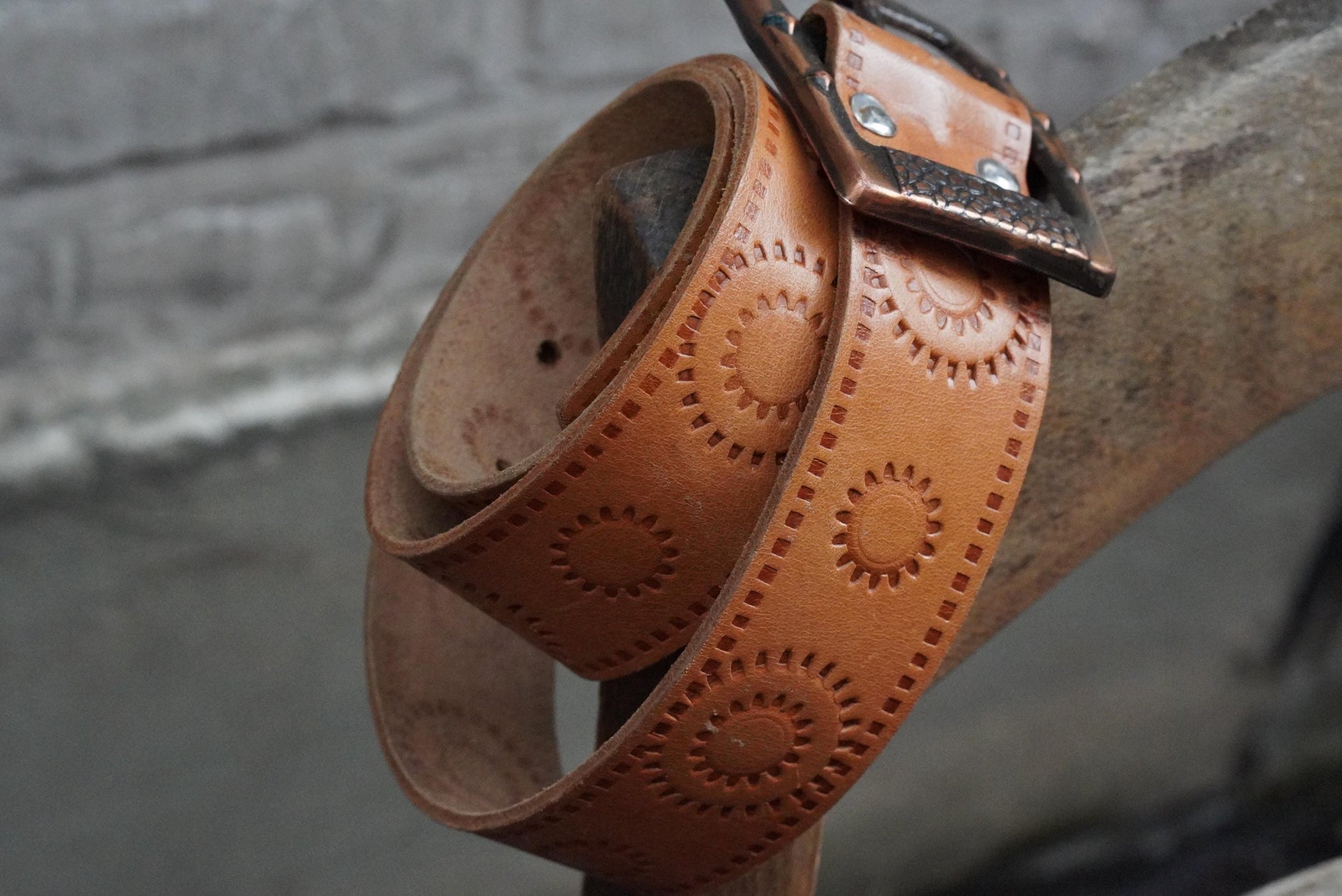Vintage Tan Leather Belt Sunburst Hand Tooled Boho 70s Western Waist Belt Copper